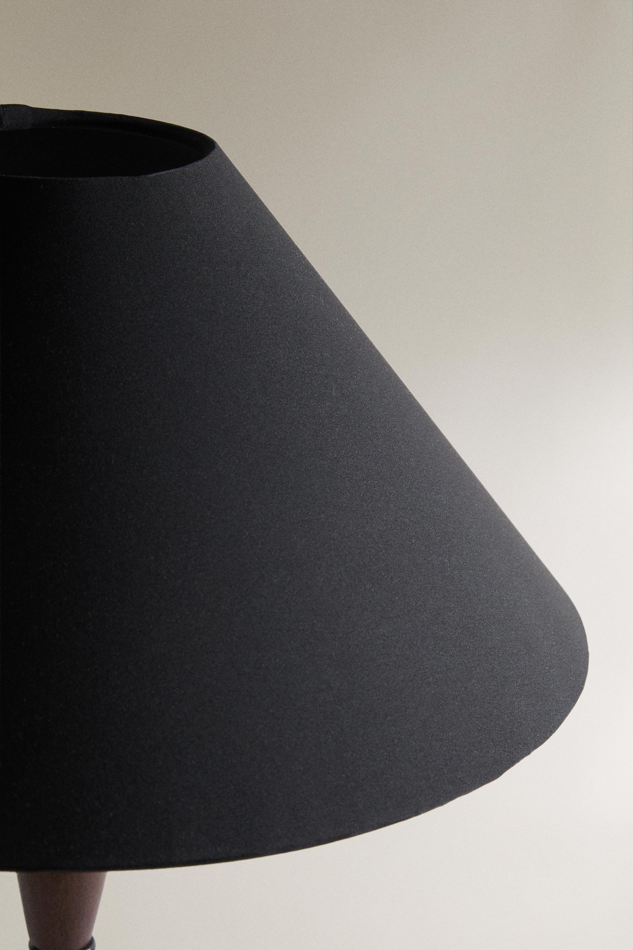 WOOD AND LINEN TABLE LAMP