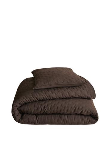 SOLID COLOUR RAISED-DOT QUILT - Dark brown by Zara