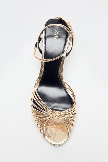 SANDALIA TACÓN NUDO METALIZADA - Oro de Zara