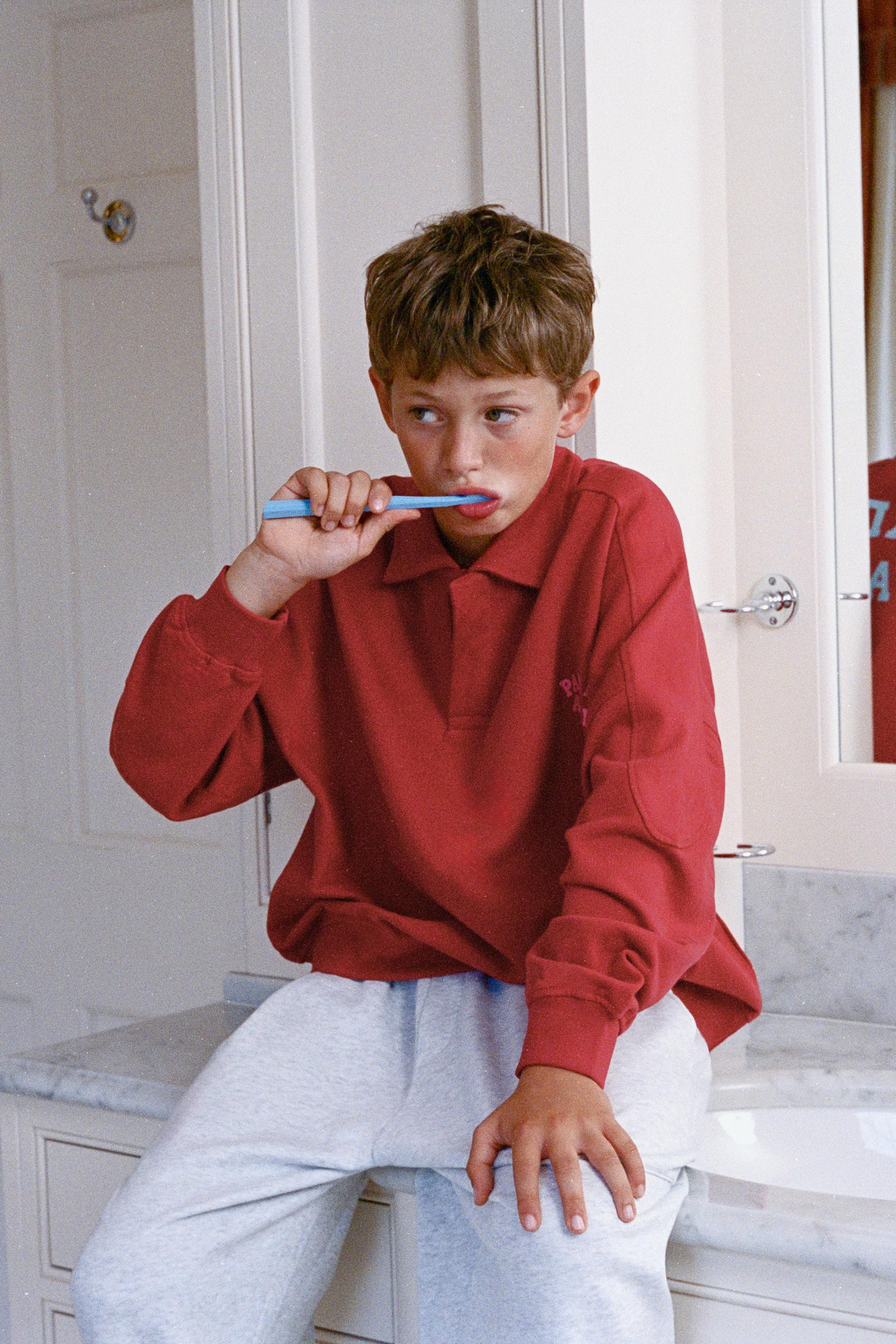 TEXT PRINT POLO SWEATSHIRT — Maroon