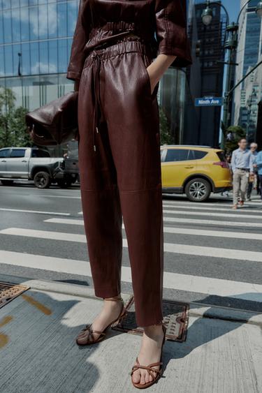 PANTALON EN MATIÈRE SYNTHÈTIQUE - Grenat de Zara - Image 3