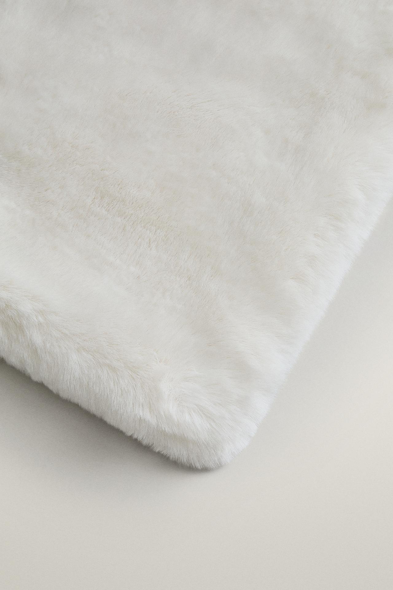 FAUX FUR BLANKET — White