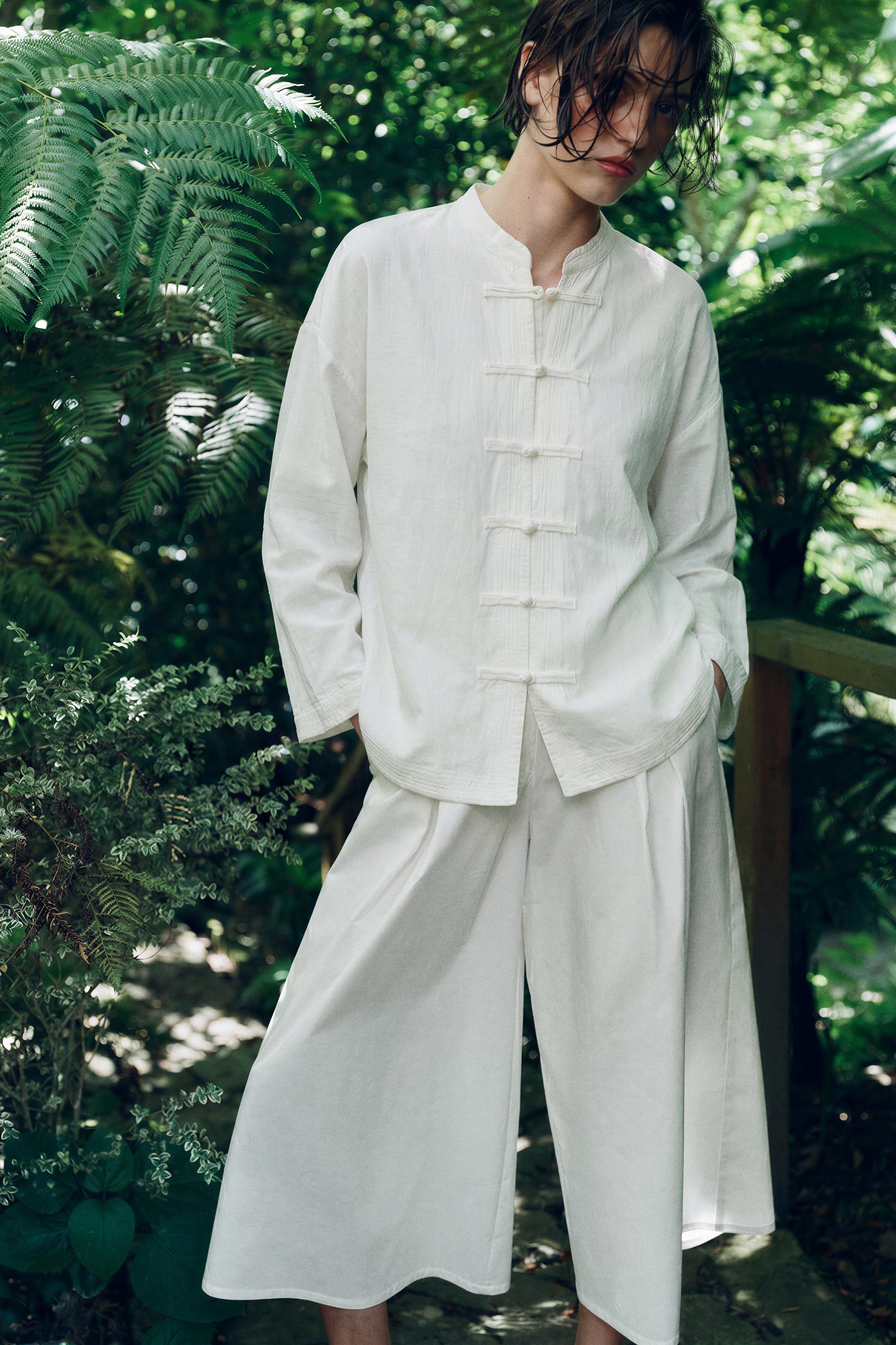 Женские рубашки Zara LINEN OVERSIZED SHIRT WITH FROG FASTENING — фото 7