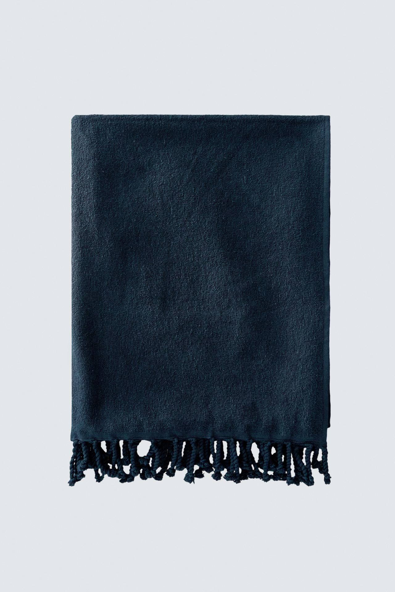 COTTON BEACH TOWEL WITH FRINGE — Navy blue