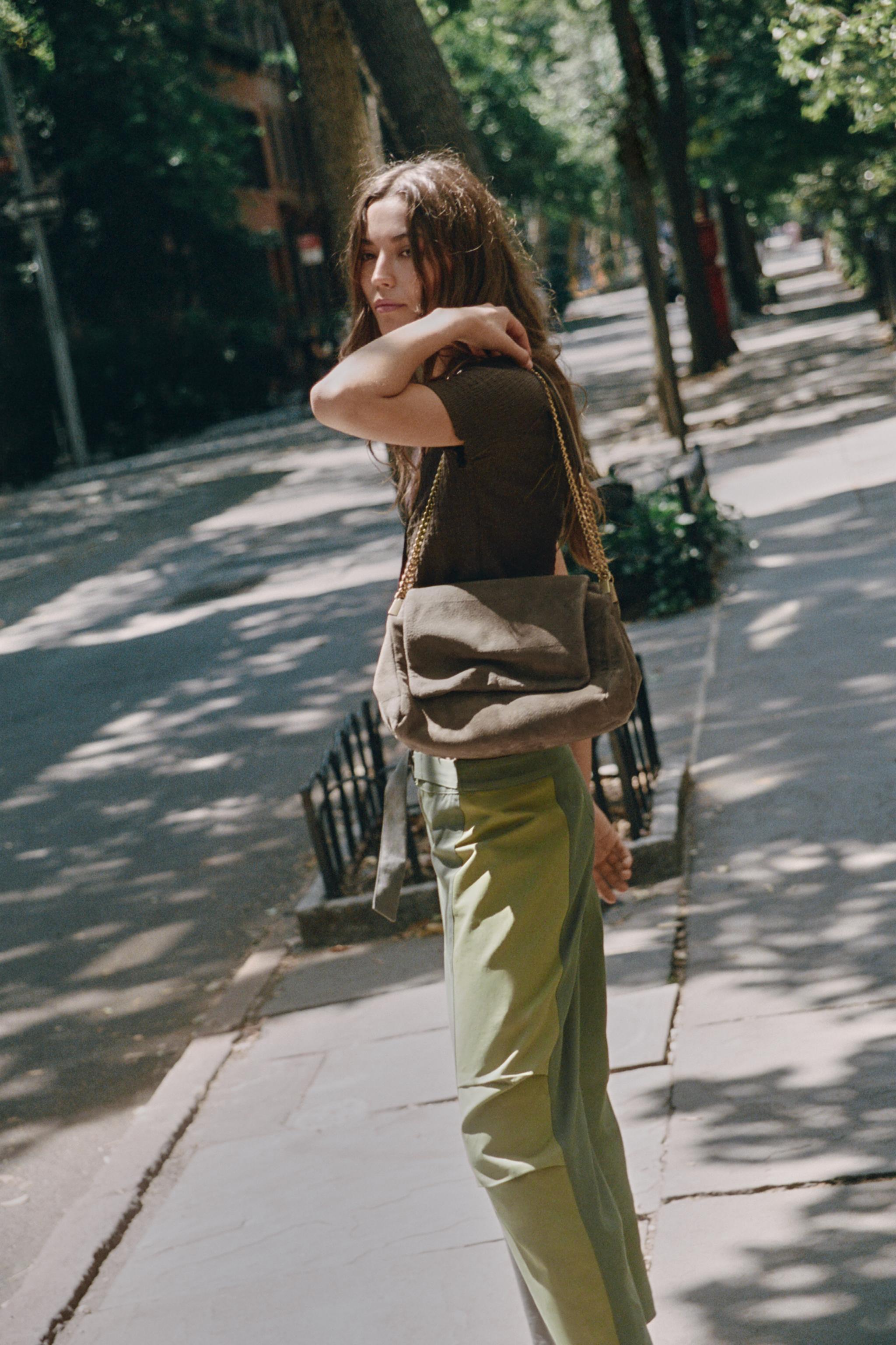 LEATHER FLAP SHOULDER BAG — 
