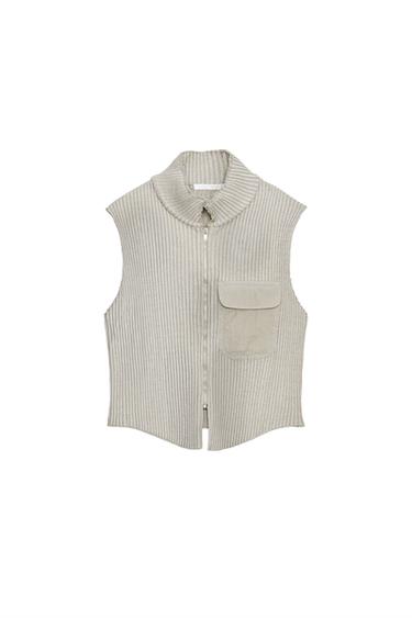 توب جيليه بمظهر مغسول بجيوب - كاكي فاتح الخاص بـ Zara