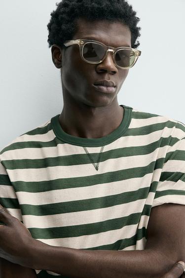 טי שירט שרוול קצר פסים - מפוספס של Zara