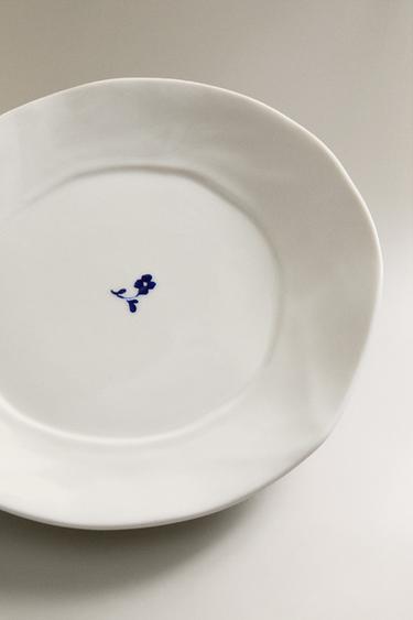 ASSIETTE À DESSERT PORCELAINE FLORALE - Blanc / Bleu marine de Zara - Image 2