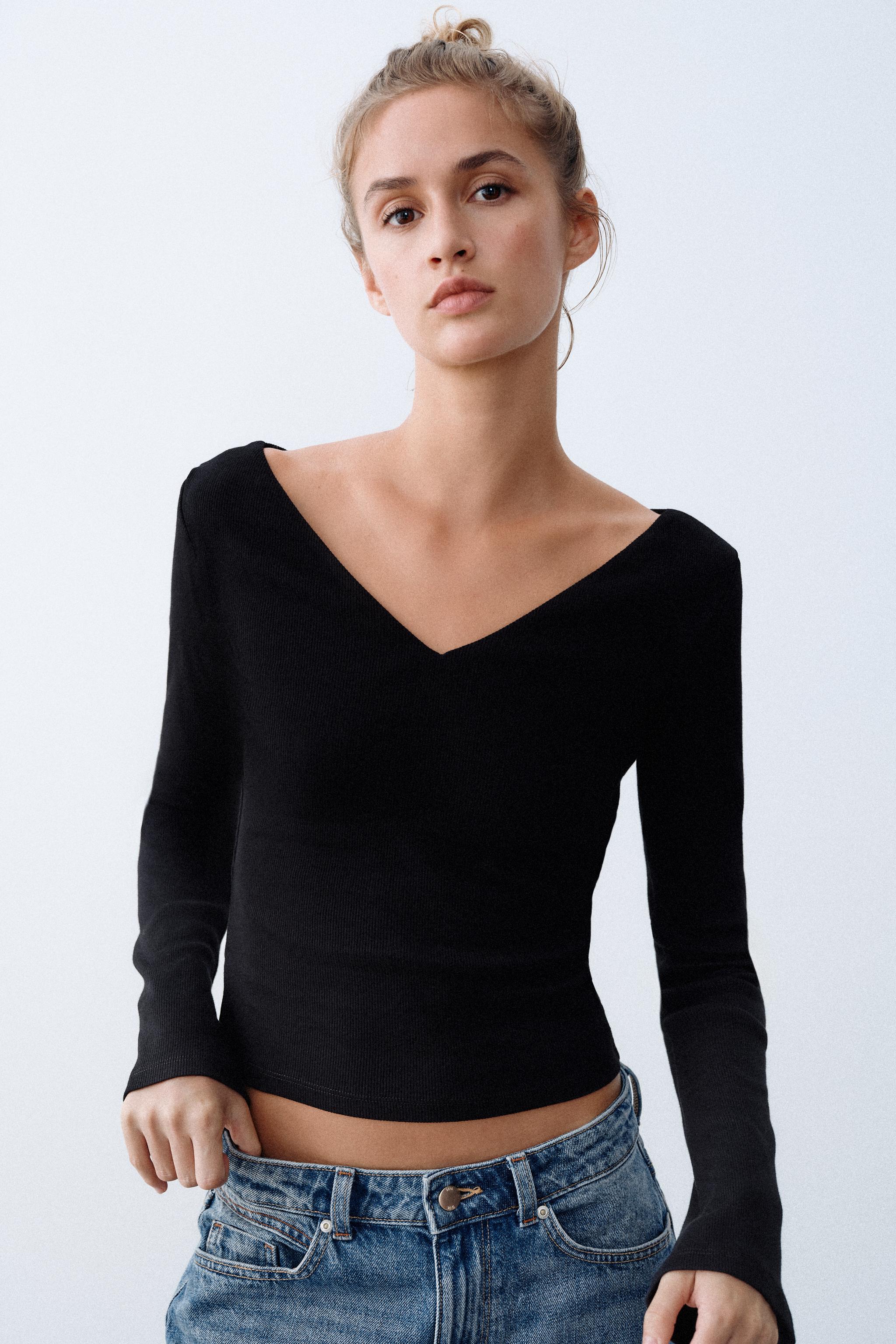 RIBBED V-NECK T-SHIRT