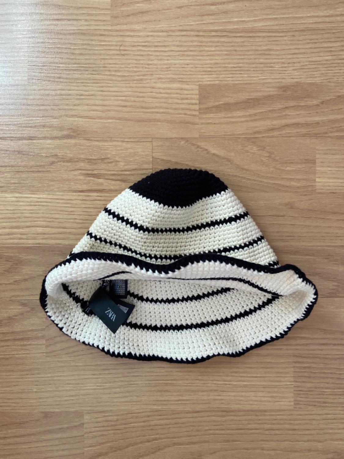 BRAIDED CROCHET HAT WITH STRIPES