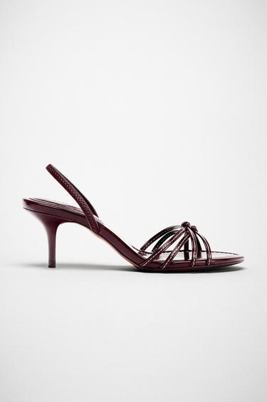 SANDÁLIA DE SALTO COM PESPONTOS - Vermelho-bordô da Zara