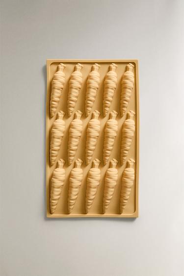 CARROT BAKING MOULD - Mustard by Zara