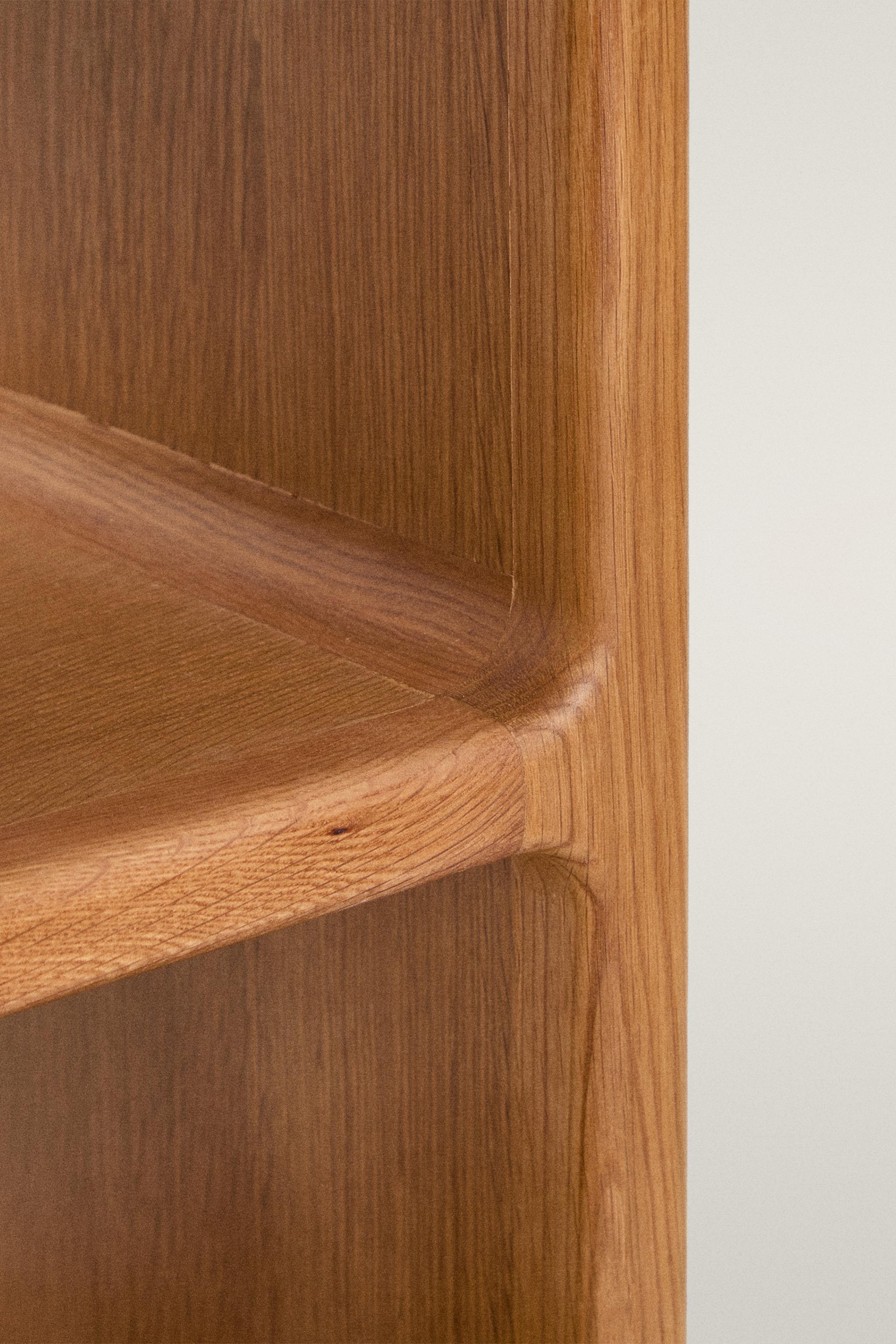 OAK WOOD SHELVING UNIT