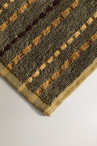 SERVIETTE DE BAIN TEXTURÉE À POIS COULEUR - Multicolore de Zara - Image 2