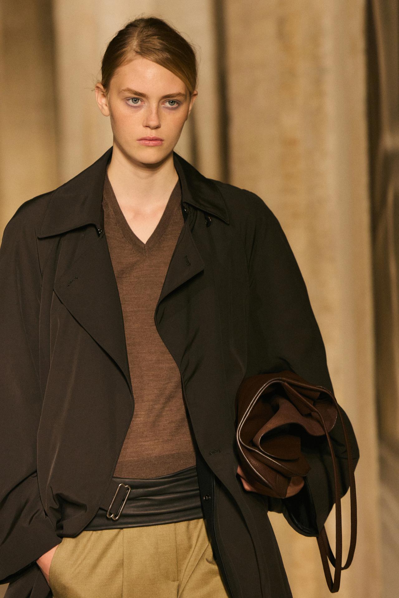 Fluid trench coat with lapel detail - LIMITED EDITION — Dark brown
