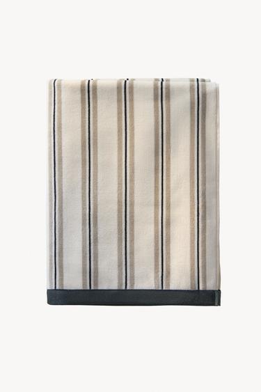 VELOUR BEACH TOWEL WITH CONTRAST STRIPES - Grey green by Zara