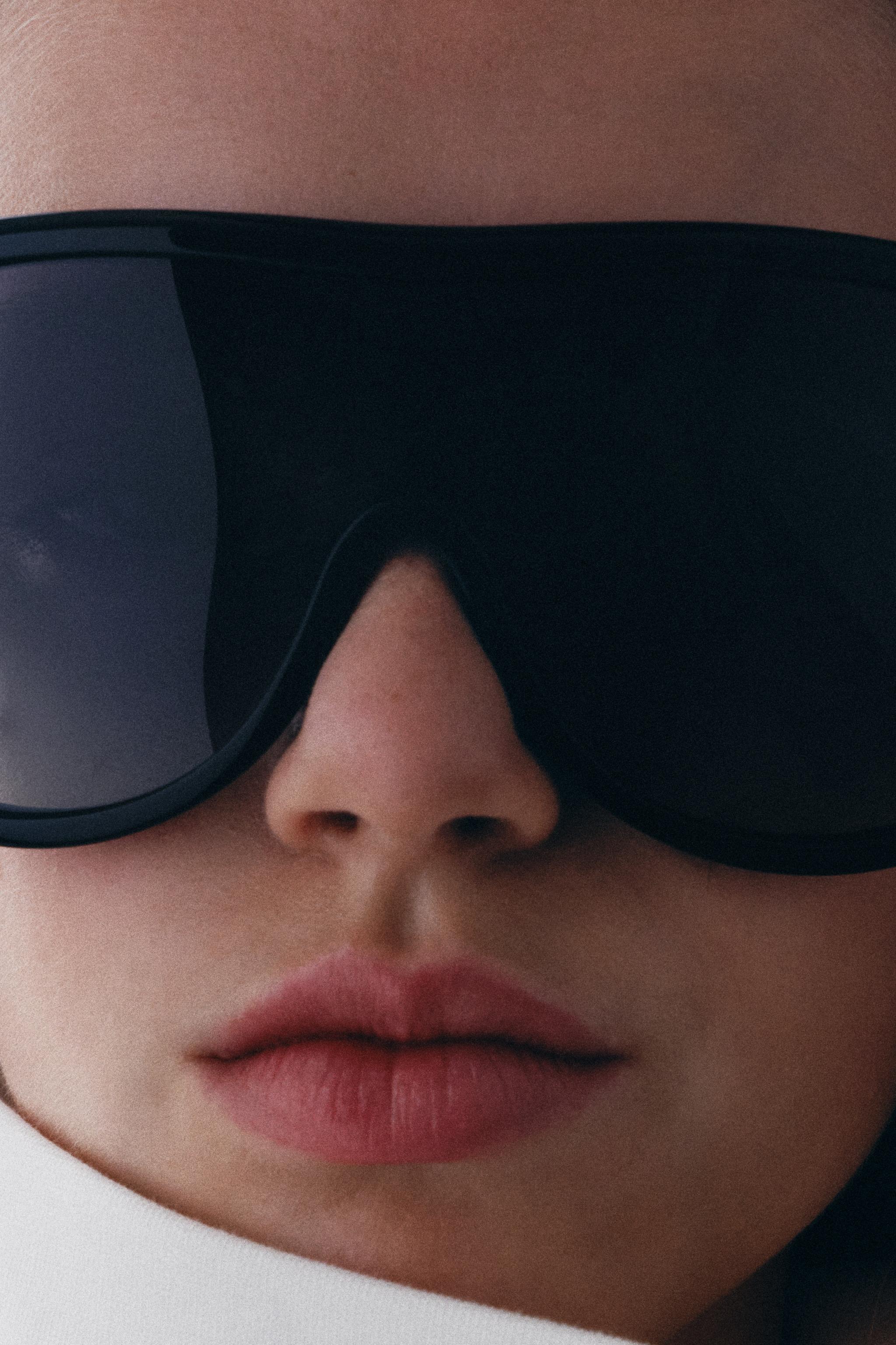 AVIATOR SHIELD SUNGLASSES — Black
