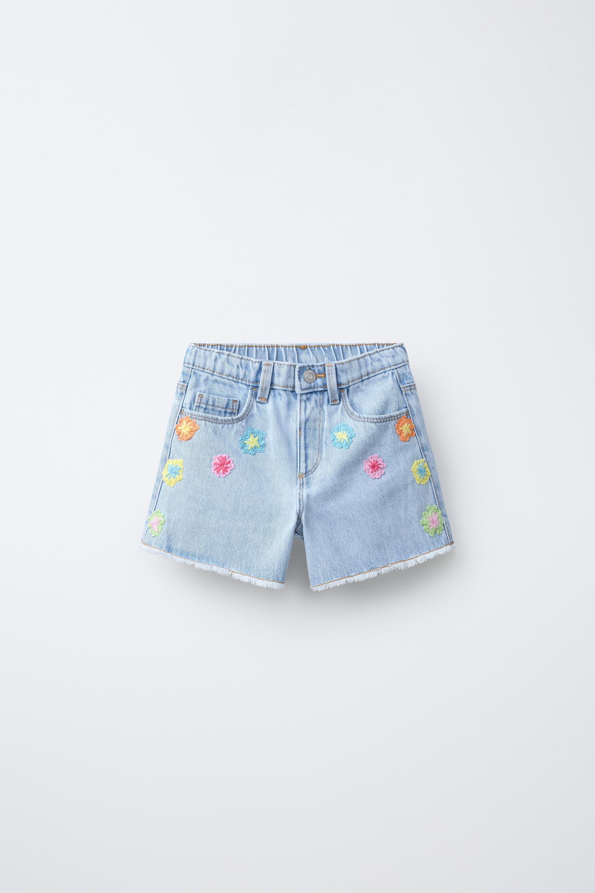 MOM FIT DENIM SHORTS WITH CROCHET FLOWERS