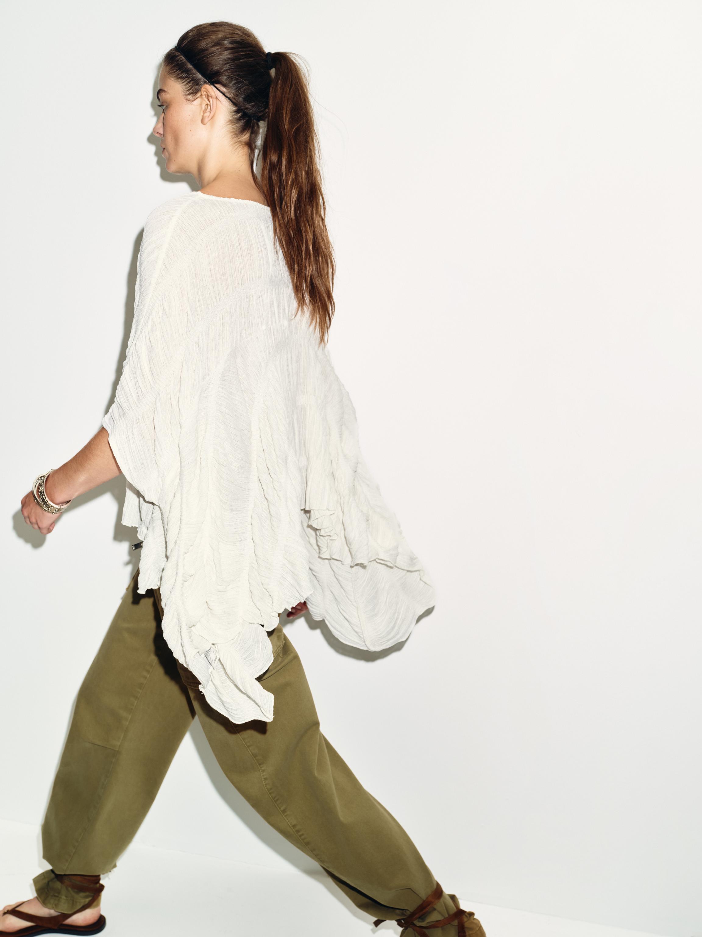 TEXTURED CAPE TOP — White