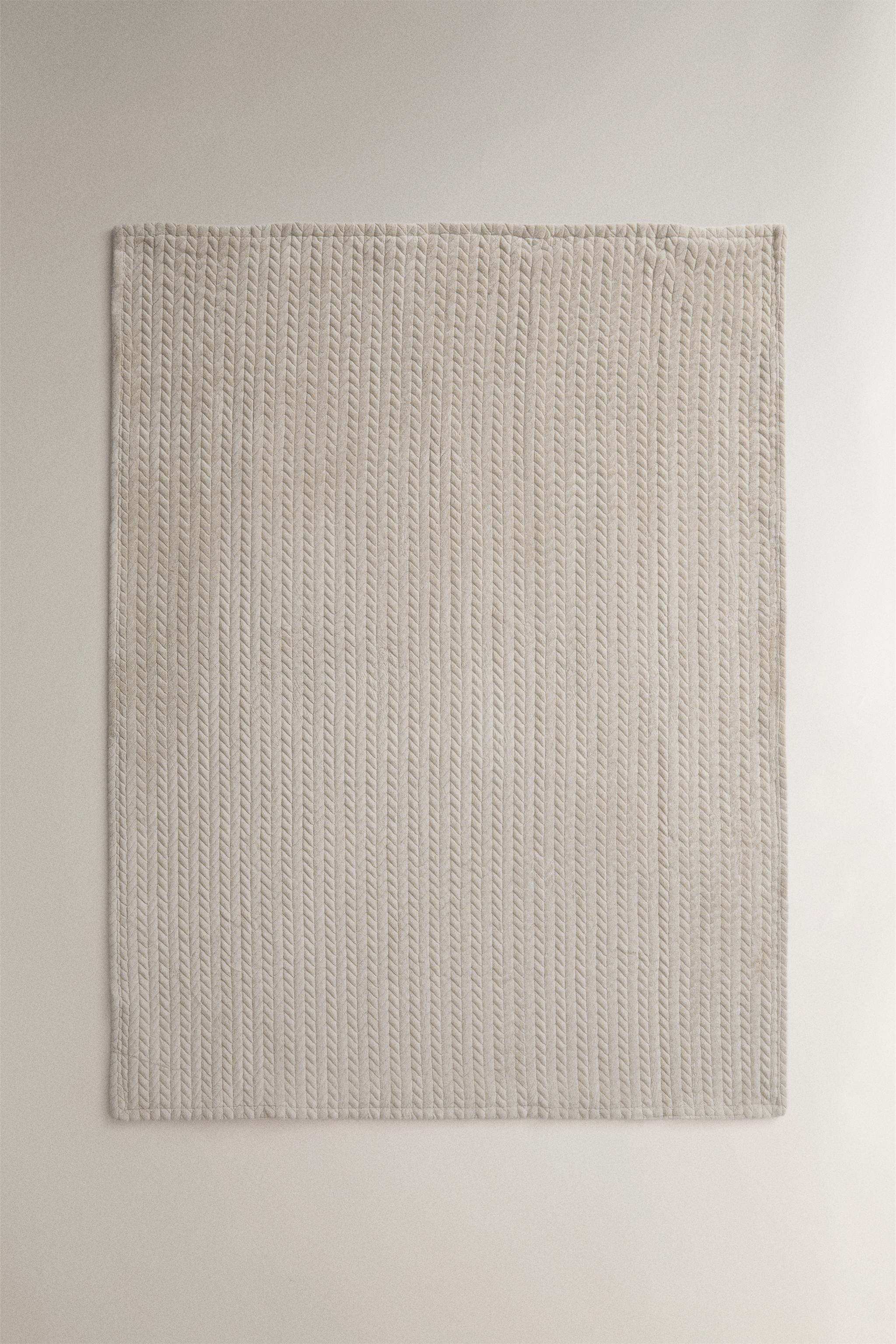 TEXTURED FLEECE BLANKET — Sand
