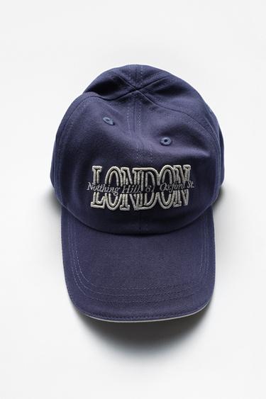 قبعة بحافة أمامية VARSITY بنص مطرز - أزرق الخاص بـ Zara