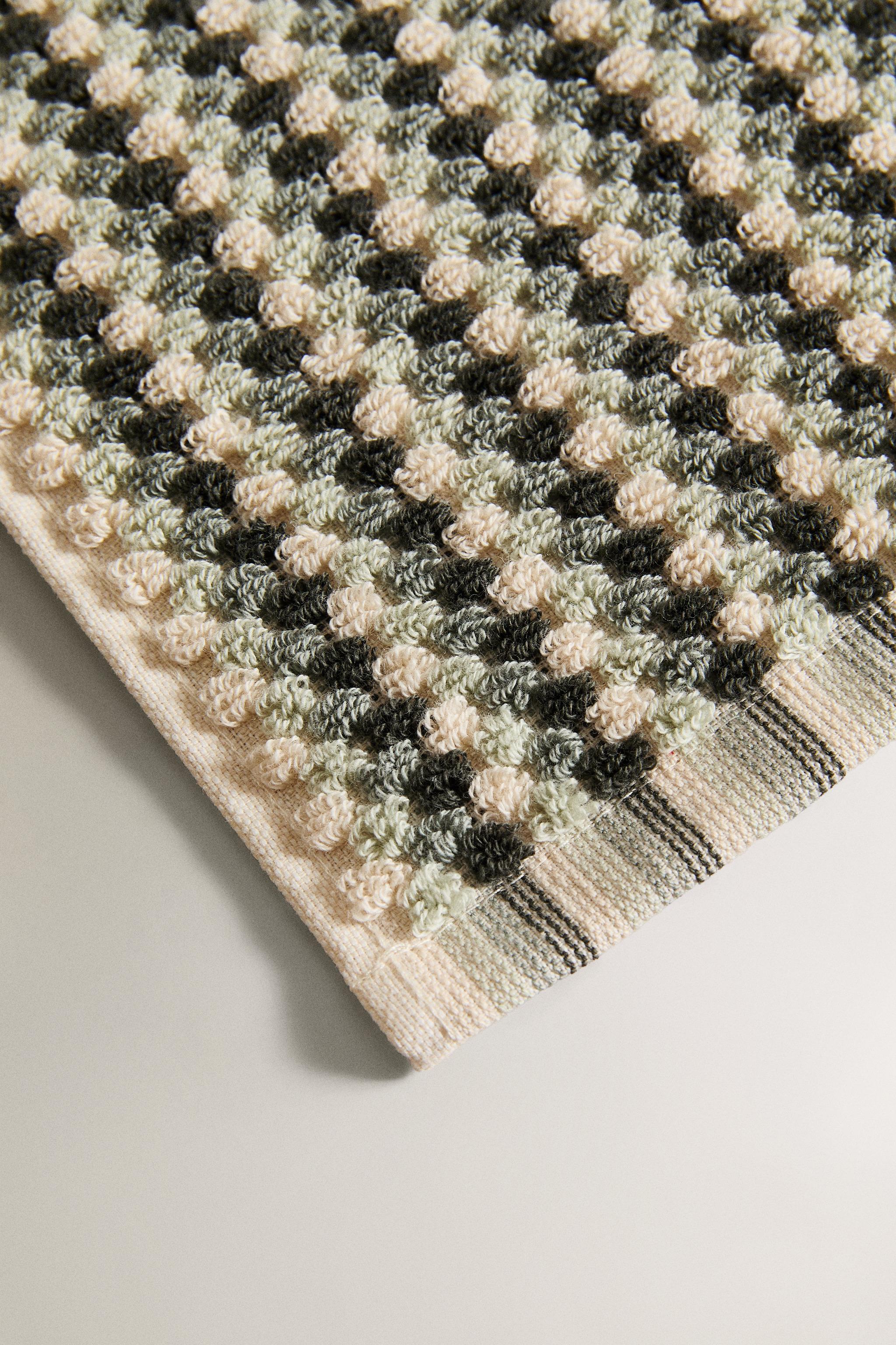 SERVIETTE DE BAIN JACQUARD GÉOMÉTRIQUE