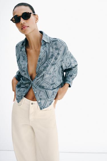 قميص بتطريزات مخرمة - أزرق الخاص بـ Zara