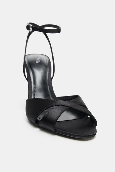 SANDALES À TALONS EFFET SATINÉ - Noir de Zara - Image 4