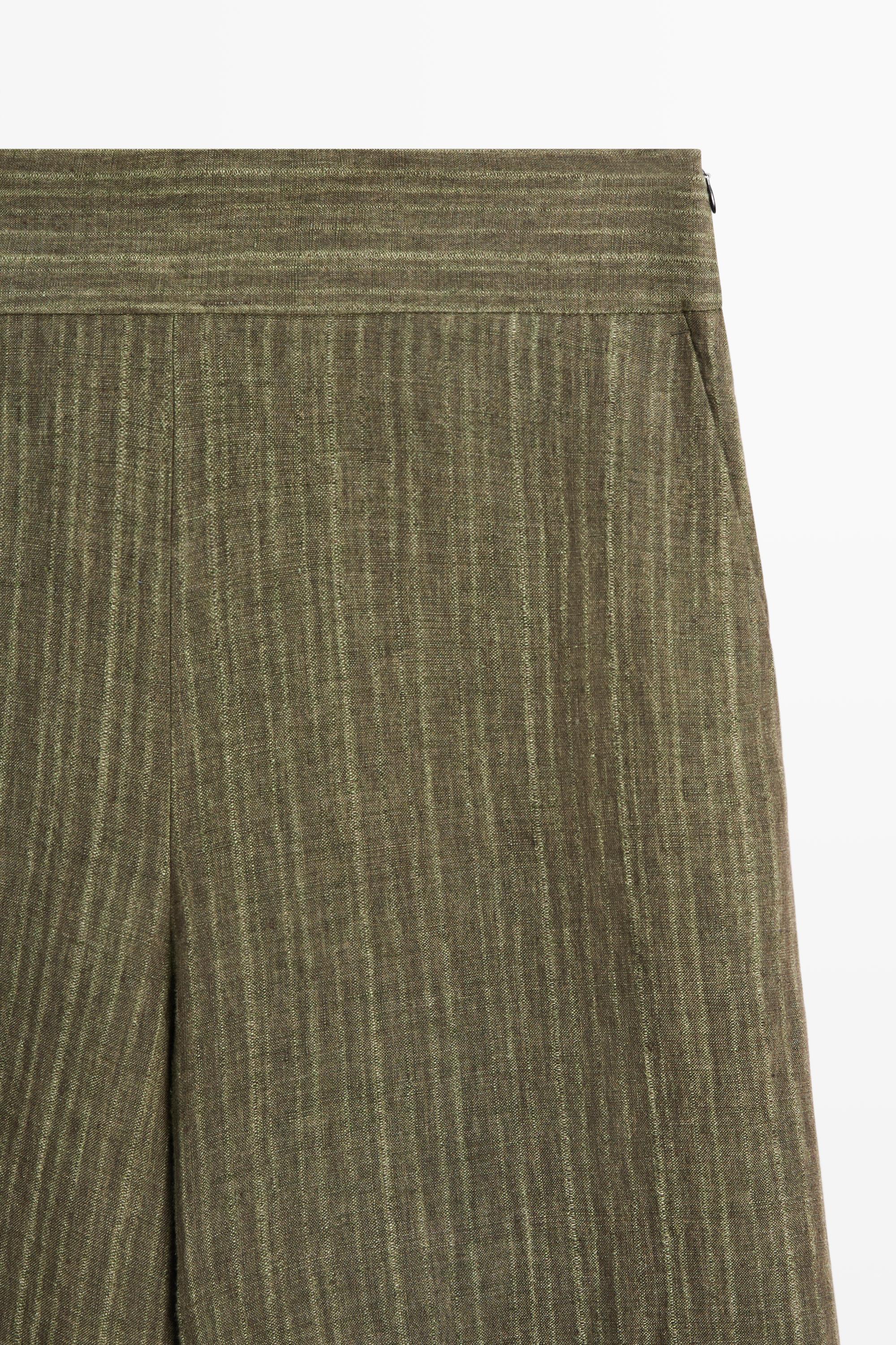 Total look linen trousers with corset belt detail