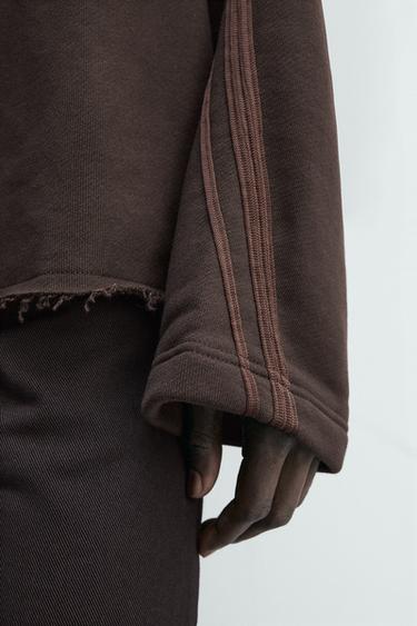 SWEAT À BANDES EN CONTRASTE - Chocolat de Zara - Image 4