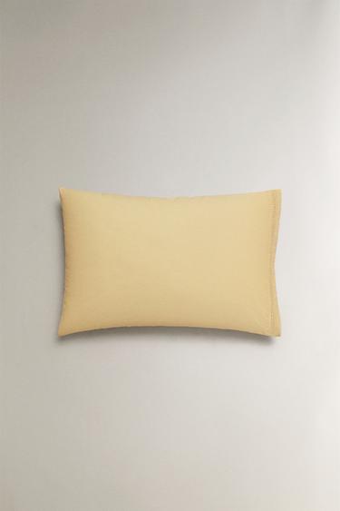 TAIE D’OREILLER BRODERIE AJOURÉE - Jaune clair de Zara - Image 3
