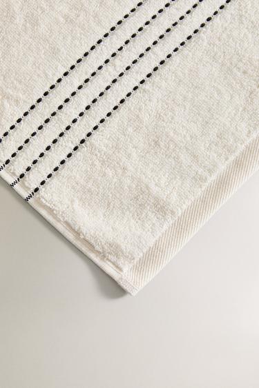 SERVIETTE DE BAIN SURPIQÛRE CONTRASTANTE - Sable / Noir de Zara - Image 2