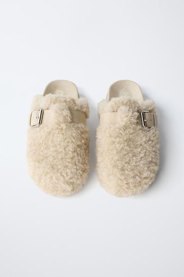FAUX SHEARLING CLOGS - Ecru White by Zara