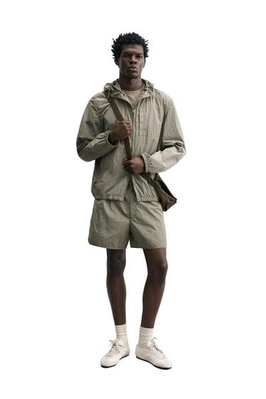 جاكيت تقني خفيف - أخضر رمادي الخاص بـ Zara