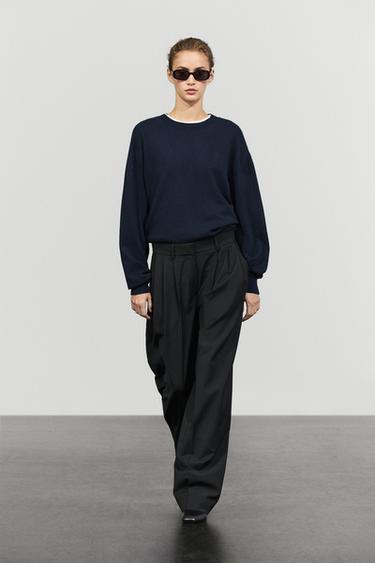 Carrot fit pants with dart detail — Black 1