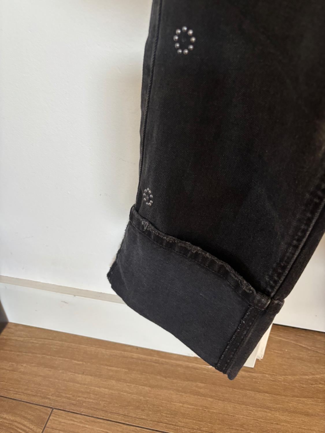 TURN UP JEANS WITH APPLIQUÉS - Image 4
