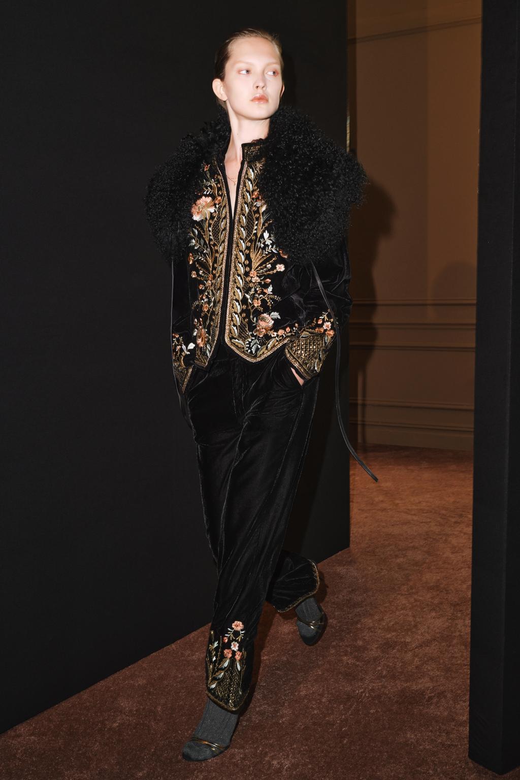 ZW COLLECTION EMBROIDERED VELVET JACKET