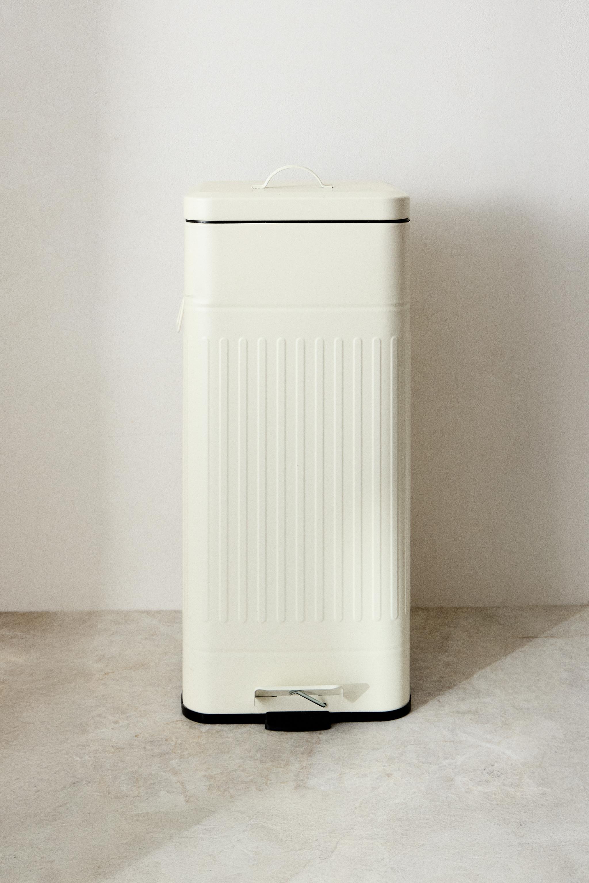 LARGE KITCHEN TRASH CAN - Cream | ZARA United States