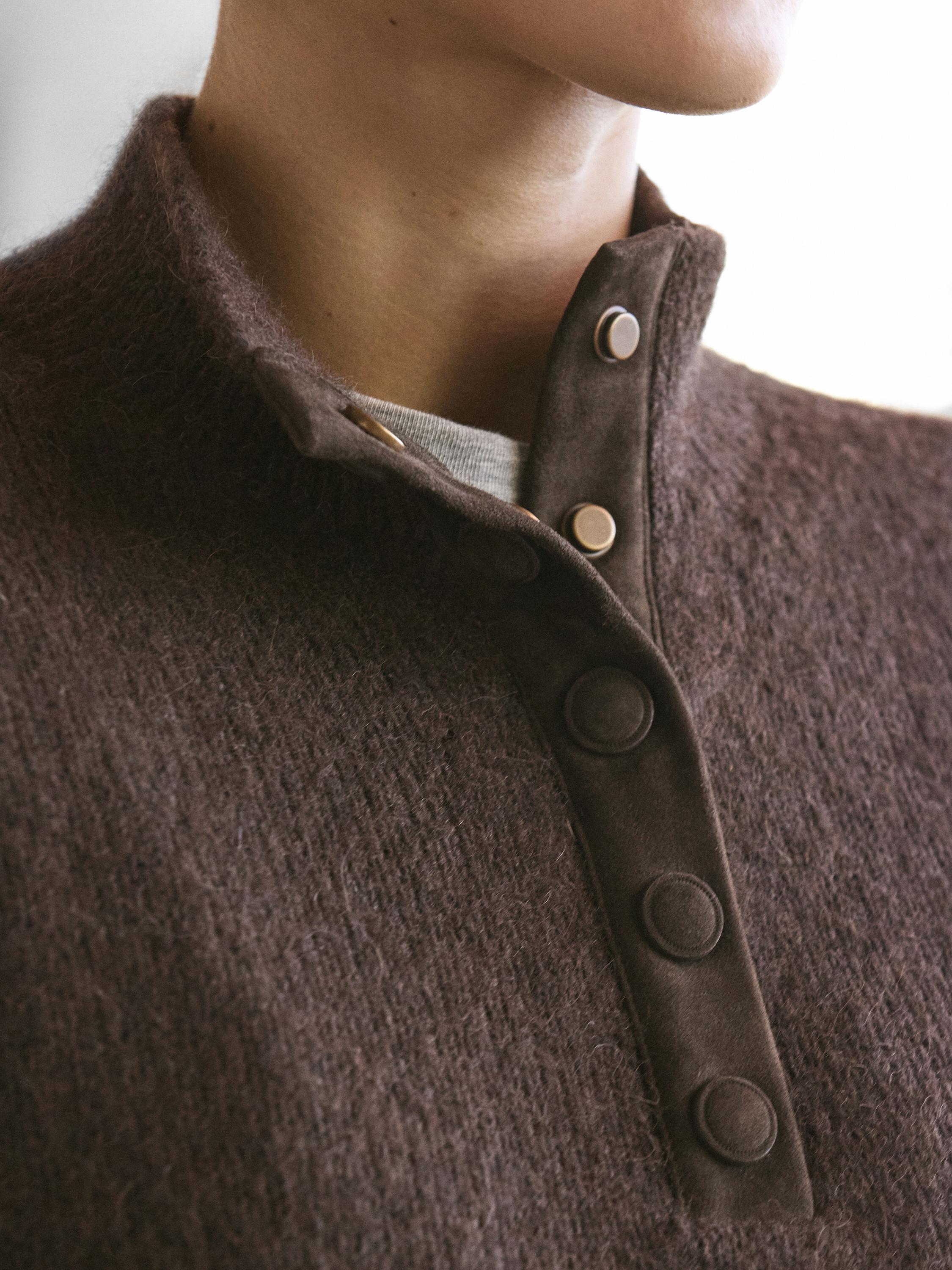 High neck knit sweater with snap buttons