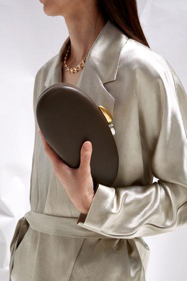 メタリック留め具ボックスバッグチョコレートZaraのメタリック留め具ボックスバッグ - チョコレート