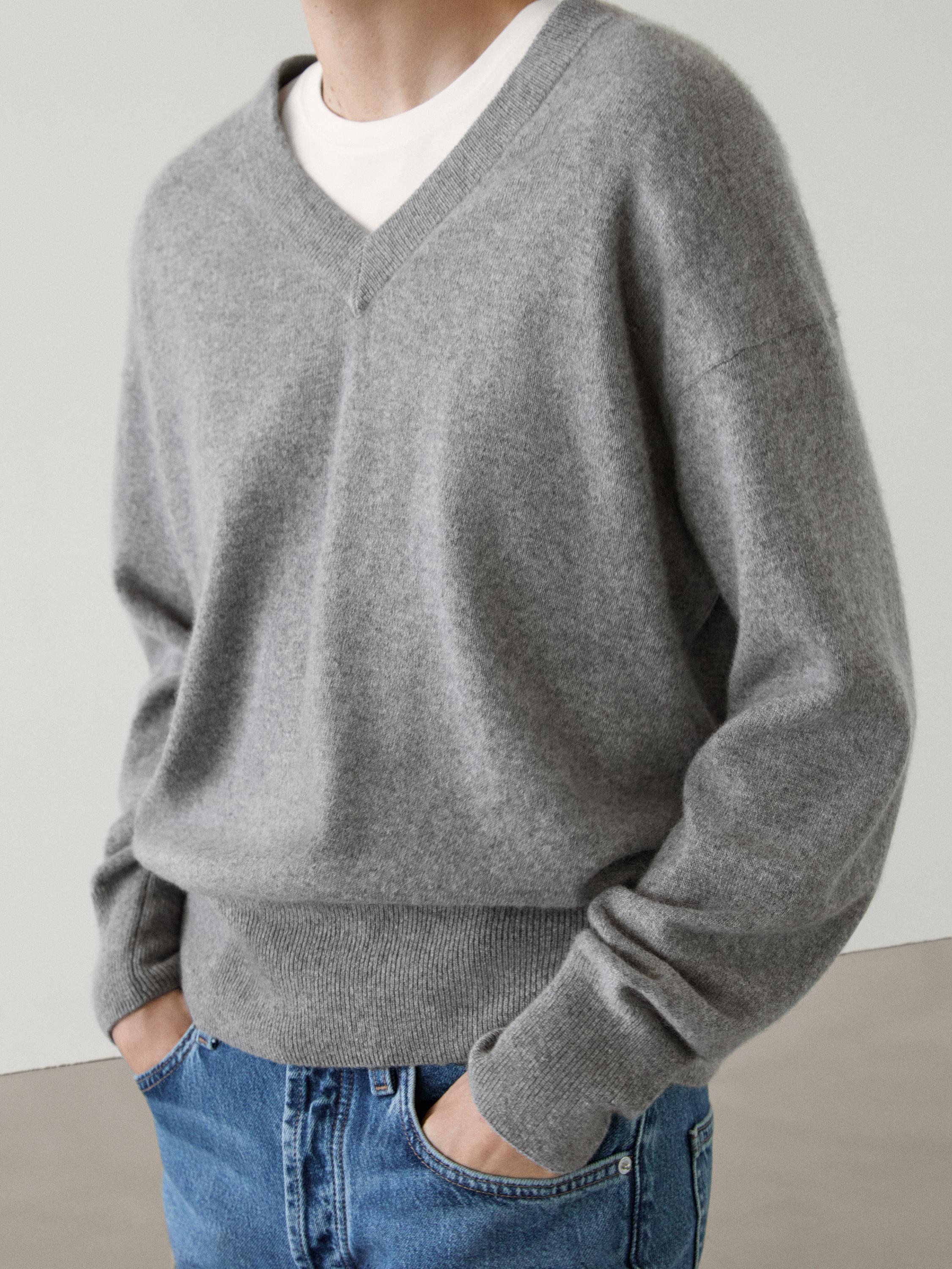 100% Cashmere V-Neck Sweater