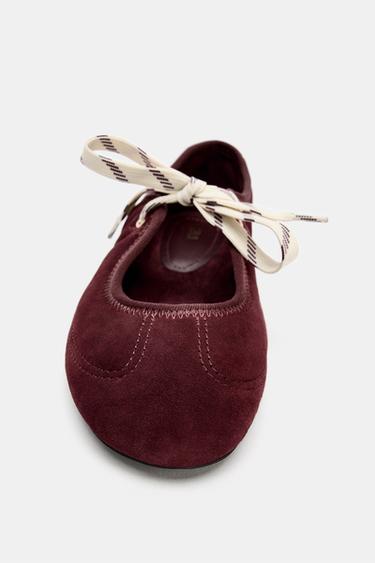 BALLERINES À LACETS EN CROÛTE DE CUIR - Bordeaux de Zara - Image 3