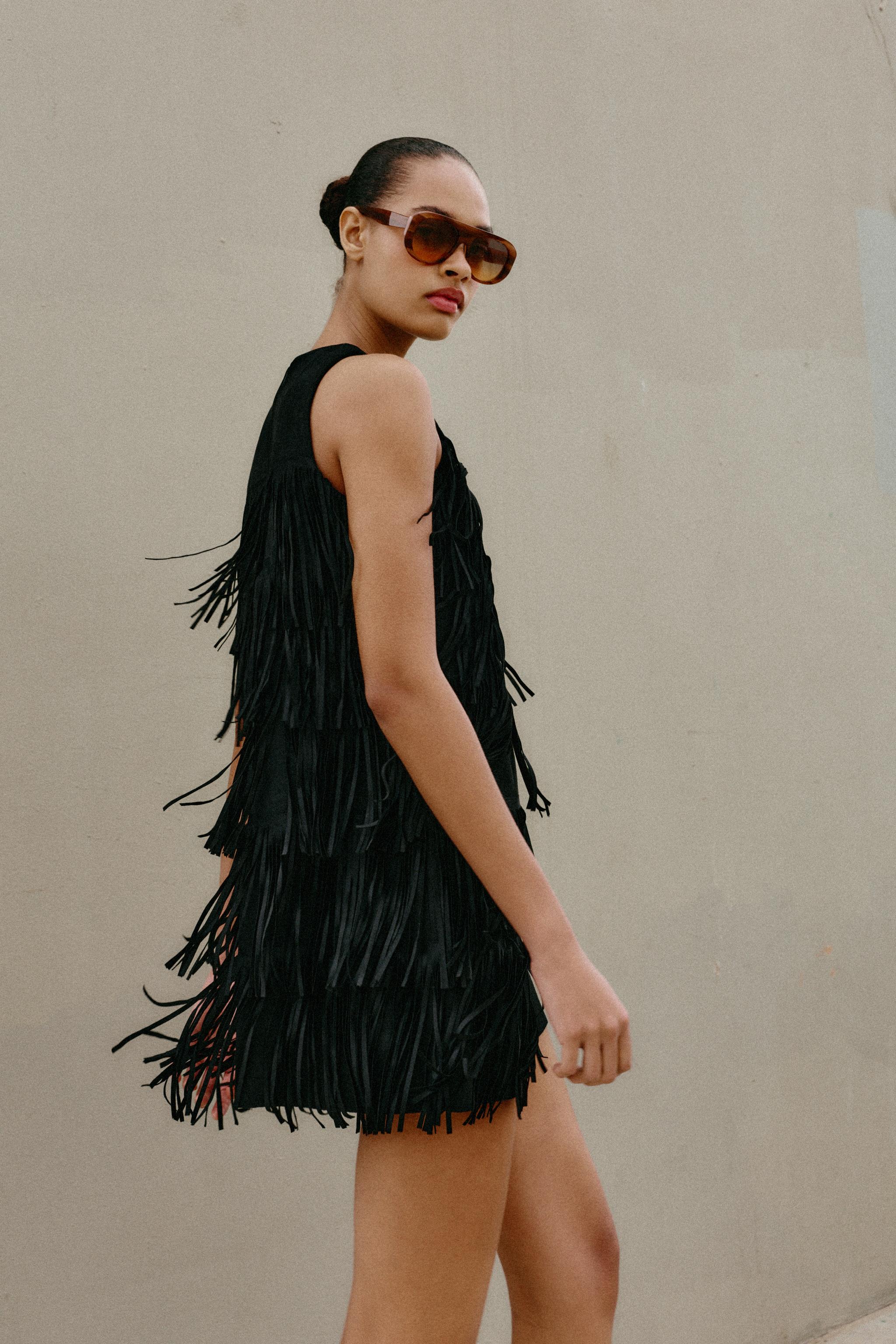ROBE EFFET DAIM À FRANGES ET CLOUS