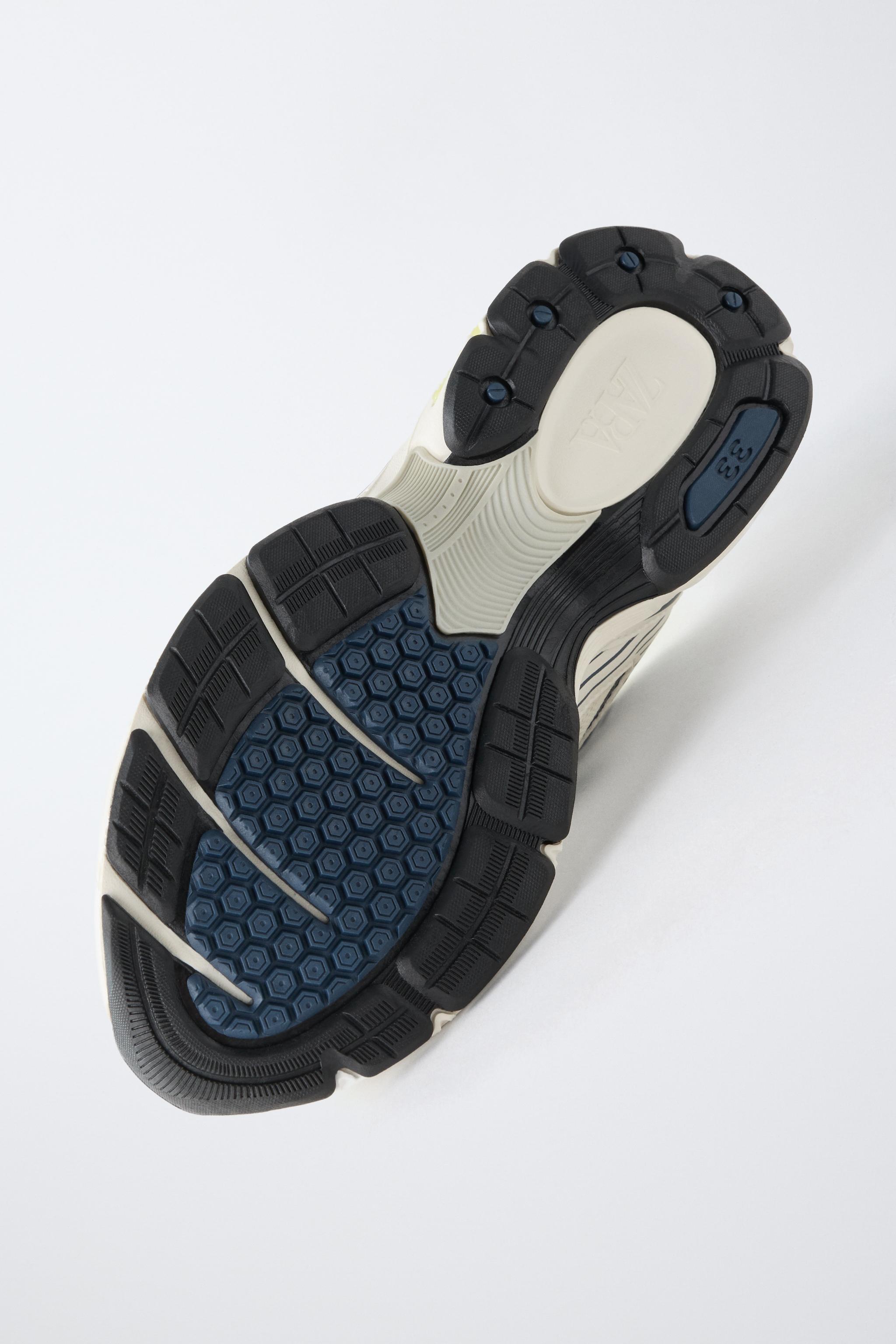 MESH SNEAKERS