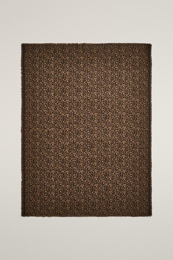 MANTA LANA FLORES - Beige claro de Zara - Imagen 0