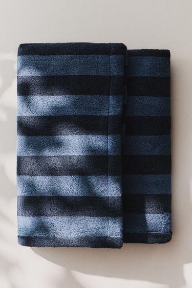 BEACH TOWEL WITH CONTRAST STRIPES - Blues by Zara