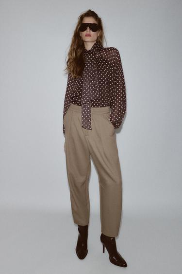 CARROT FIT TROUSERS WITH ELASTIC WAIST - camel by Zara