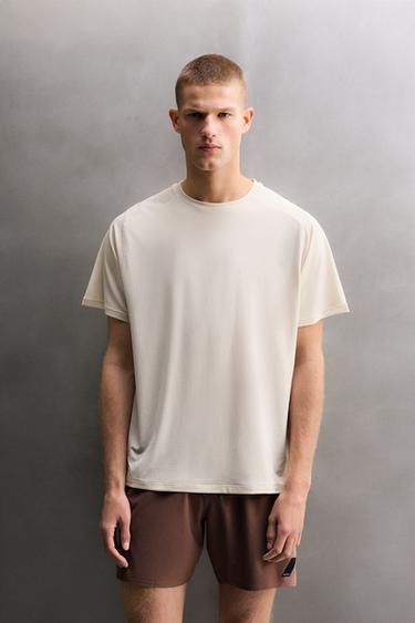 ТЕХНИЧЕСКАЯ ФУТБОЛКА ИЗ РЕЛЬЕФНОЙ ТКАНИ — ЭКРЮ / С МЕЛАНЖЕВЫМ ЭФФЕКТОМ от Zara