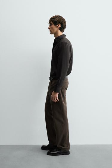 חולצה SLIM FIT - חום של Zara