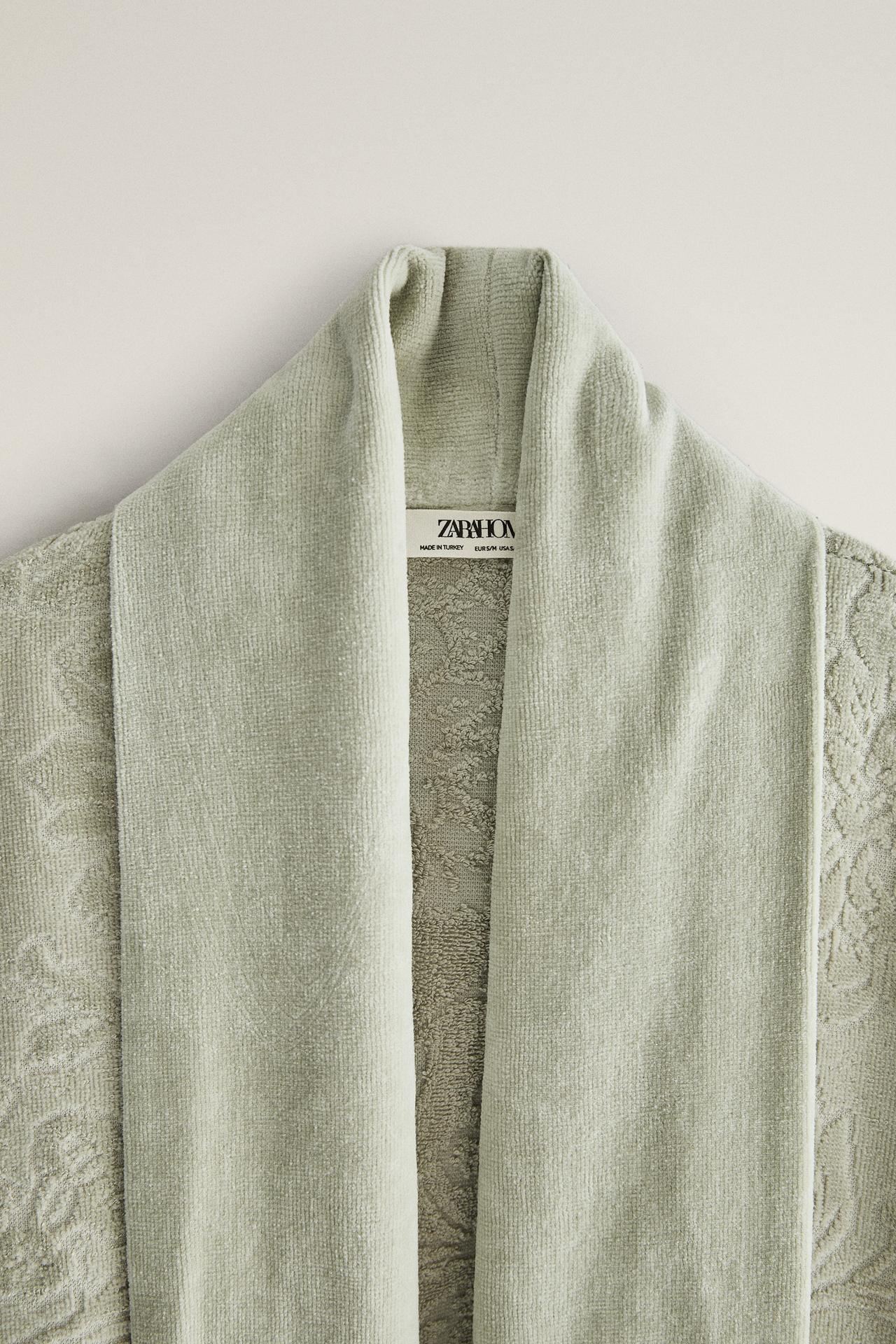 FLORAL JACQUARD BATHROBE — Greenish